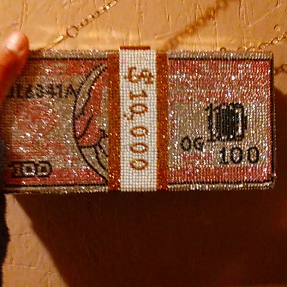 A 10000 money bag purse